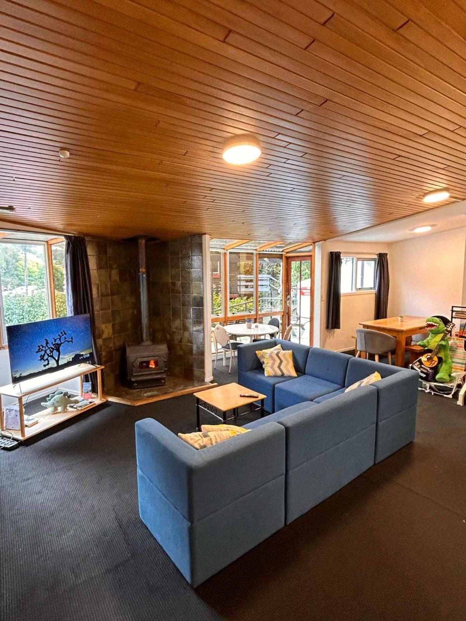 Aspen Lodge Backpackers Квинстаун Экстерьер фото