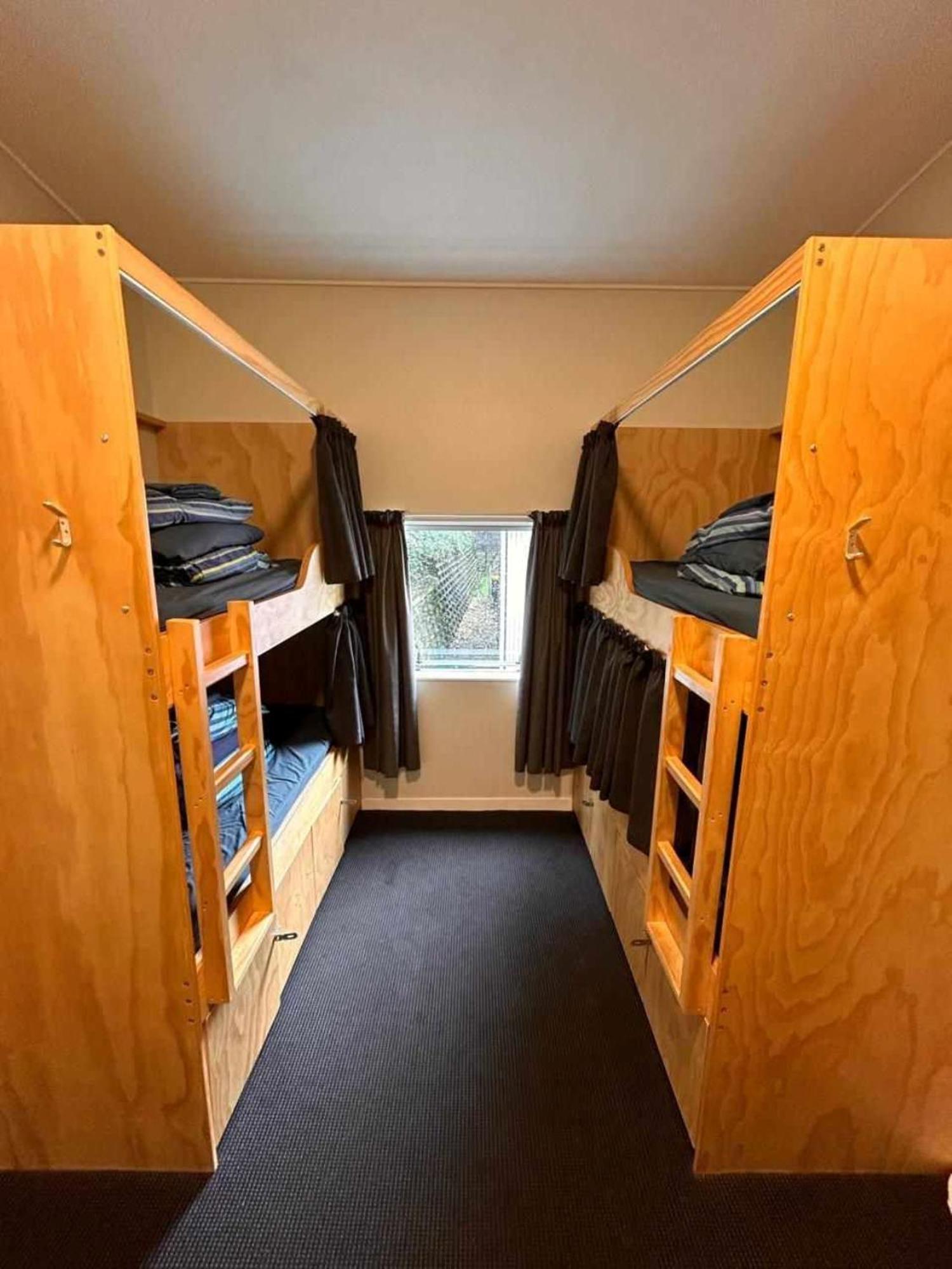 Aspen Lodge Backpackers Квинстаун Экстерьер фото