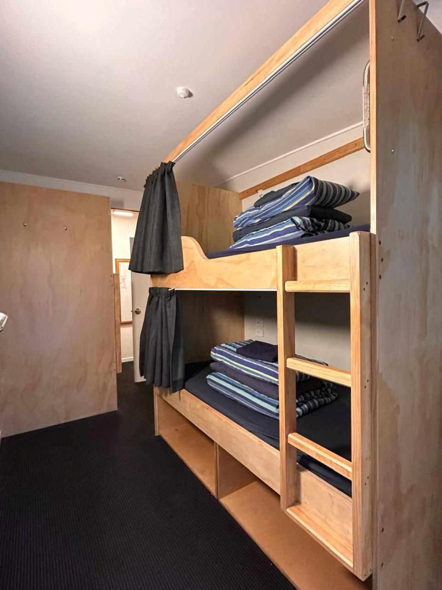 Aspen Lodge Backpackers Квинстаун Экстерьер фото